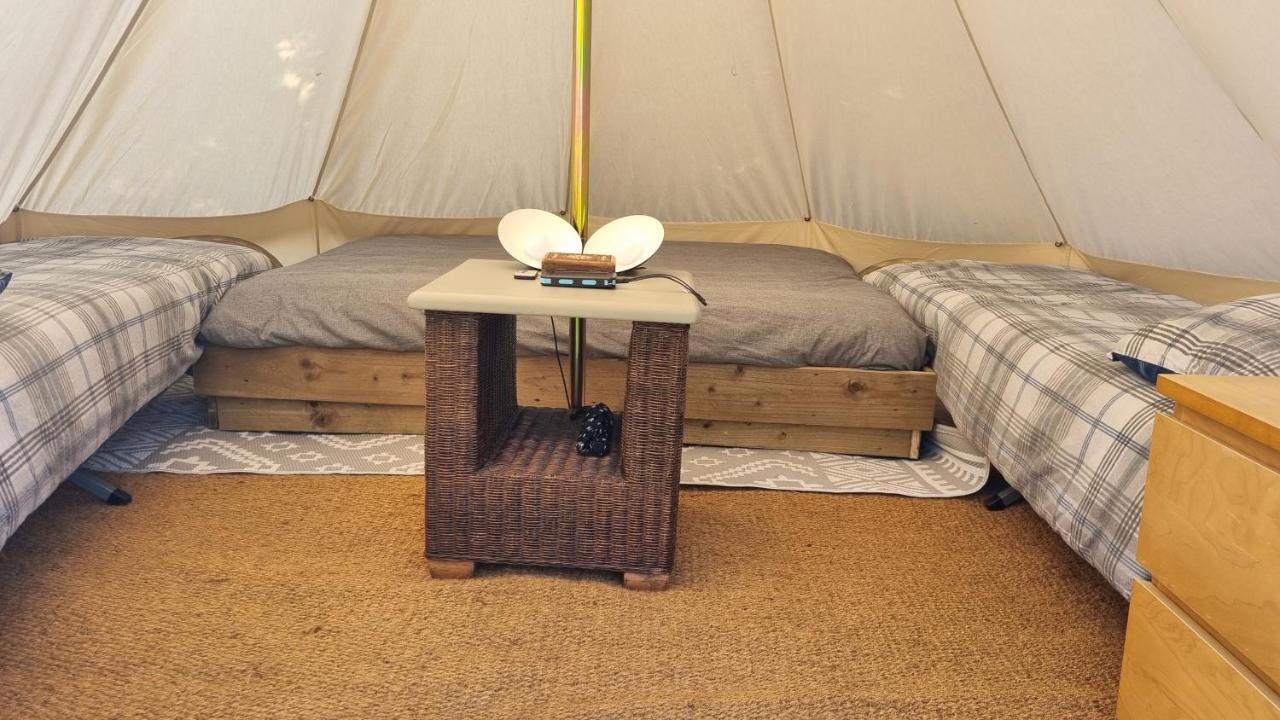 Route 47 Glamping Bell Tents Cross Hands Kültér fotó